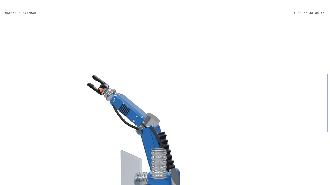 Altı eksenli endüstriyel robot kolu, konveyörden aldığı parçayı taşırken; koddan üretilmiş 3D sahne